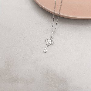 Colar pingente chave cravejada 20mm 45cm