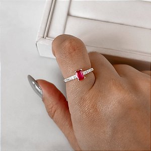 Anel zircônia retangular cereja com cravejado