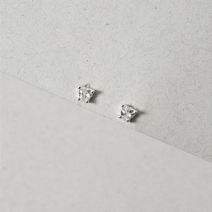 Brinco infantil zircônia coração 4mm tarraxa baby