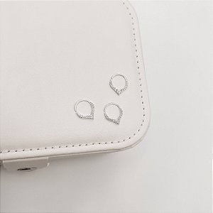 Piercing argola V cravejado 10mm