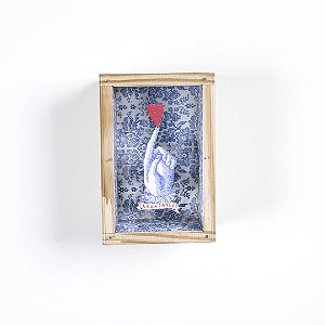 Quadro Caixa Retangular Pinus - Mão Abundance Coração