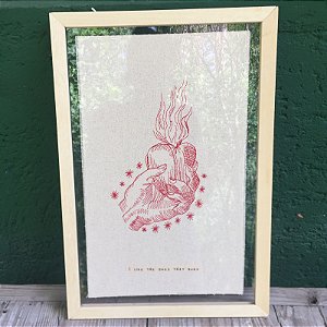Quadro Moldura Acrílico Duplo Bordado G - Coração flamejante - Eu gosto dos que ardem