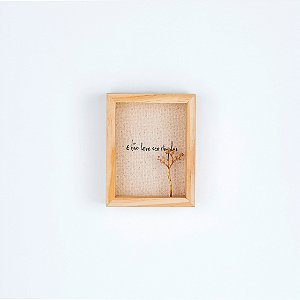 Quadro Bordado c/ Acrílico - É tão leve