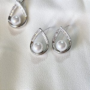 Conjunto Perla Colar e Brincos Prateado – Elegância clássica com brilho atemporal