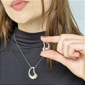 Conjunto Colar e Brincos Forma Prateado  — Elegância orgânica em puro movimento