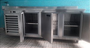 Balcão de Encosto Refrigerado 3 Portas Todo em Inox 2 Metros 220V (Prateleiras, paredes e fundo em Inox) [Usado]