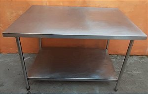 Mesa 100% Inox com prateleira inferior lisa - 1,20m [Usada]