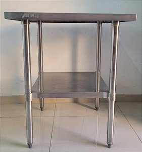 Mesa totalmente Inox com prateleira lisa 70x70x85cm [Usada]