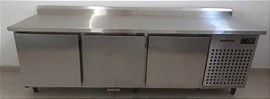 Balcão refrigerado com 3 Portas Inox dentro e fora - 2,5m Scuderia Inox [Semi-novo]