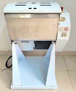 Amassadeira / Masseira Semi Rápida Basculante 25 Kg G.Paniz AM-25 Bivolt [Usada]