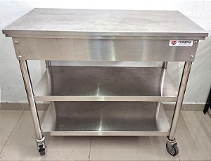 Mesa 100% Inox 1m Com Duas Prateleiras Inferiores Lisas e rodízio - Topema [Usada]