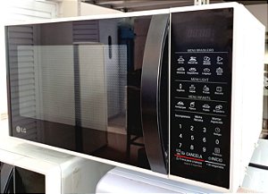 Forno de Micro-ondas LG MS3091BC com Função Eco On 30L 220v - Branco [Usado]