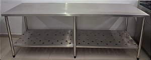 Bancada / Mesa de Inox com prateleira inferior perfurada - 2.25m [Usada]