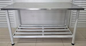 Mesa / Bancada de Inox com os Pés de ferro e Prateleira inferior gradeada - 1.50m x 70cm x 87cm [Usada]