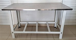 Bancada/ Mesa de Inox com os pés de ferro - 1.5m x 70cm x 85cm [Usada]