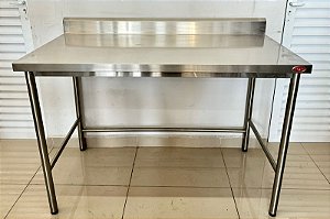 Bancada / Mesa de Inox de Inox 304 com Encosto sobre Estrutura Tubular - 130x70x90 cm - Cozil [Seminovo]