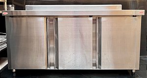 Armário / Balcão Seco de Inox dentro e fora com 03 Portas 1.66m x 70cm x 90cm [Usado]