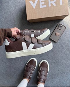 Tenis Vert Marrom Velcro