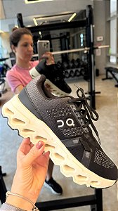 Tenis On Running Preto/Branco