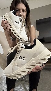 On Running Branco com Preto