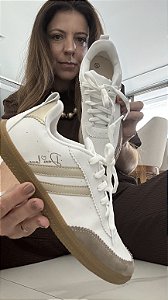 Tenis Dani Lavie Duas Listras Branco com Dourado bico