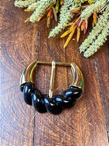 Fivela Resina Preto e Dourado