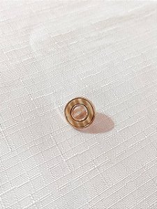 Botão Trabalhado com Pé 17mm Dourado/Bege