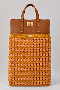Kit Bolsa Boss - Fio Malha Pólen  Ocre e Mostarda-Couro Caramelo Escuro/Dourado(Déa Fios-Aula Inclusa)