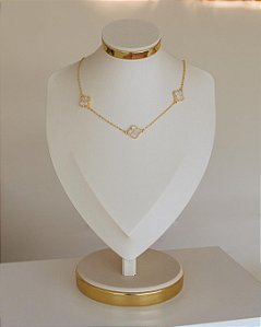 COLAR TREVO TRIPLO CADEADINHO MADREPÉROLA NO OURO