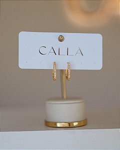 BRINCO DE ARGOLA TRIANGULAR CRAV M NO OURO