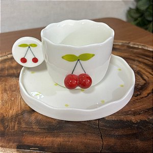 Conjunto xícara e pires cereja em relevo