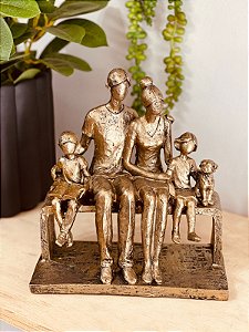 Escultura Família, casal, filhos e cachorro em resina
