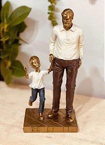 Estatueta - Avô com o neto