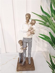 Estatueta Pai com Filhos