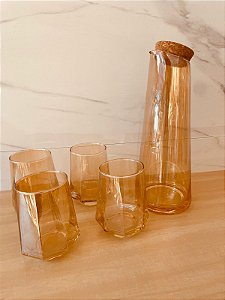 Conjunto de jarra com 4 copos âmbar