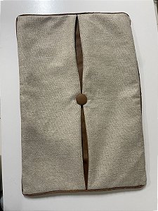 Capa para Almofada de Linho com corino marrom e botão