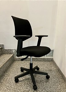 Cadeira de Escritório Giratória em Tecido - Artesanal (Apartamento Decorado)