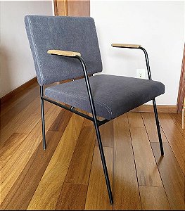 Cadeira com Braço em Ferro e Madeira - Artesanal (Apartamento Decorado)