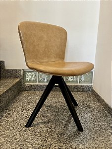 Cadeira Giratória em Courvin - Artesanal (Apartamento Decorado)