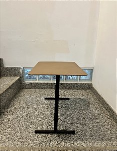 Mesa Lateral Retangular em Ferro e Couvin - Artesanal (Apartamento Decorado)