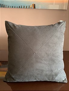 Almofada X Steal em Camurça 50x50 - Codex Home (Apartamento Decorado)