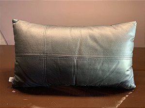 Almofada Cruz Deslocado em Couro 50x30 - Codex Home (Apartamento Decorado)