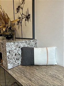 Almofada Listrada em Tricot 50x25 - Tri.Co (Apartamento Decorado)