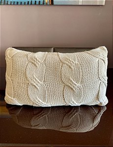 Almofada em Tricot Trabalhado 50x30 - TokStok (Apartamento Decorado)