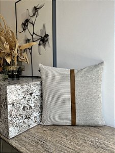 Almofada Listrada com Couro 50x50 - XX (Apartamento Decorado)