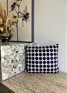 Almofada Estampada Cruz em Camurça 40x40 - My Nest (Apartamento Decorado)