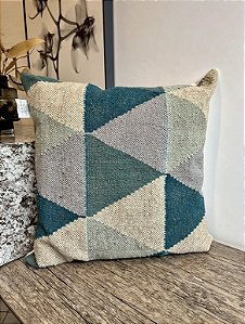 Almofada Triângulo em Lã e Algodão 60x60 - Artesanal (Apartamento Decorado)