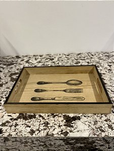 Bandeja com Alça em Madeira 34x24 - Zacche Home (Apartamento Decorado)