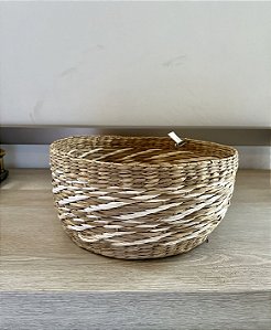 Cesto Tricolor Redondo em Palha - Artesanal (Apartamento Decorado)