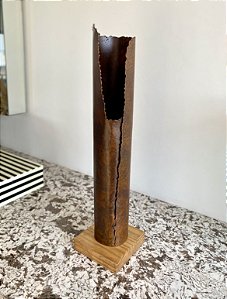 Escultura Tobago Alta em Metal - Dot Objetos (Apartamento Decorado)
